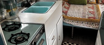 Tranquil and Charming Vintage Trailer in Santa Fe for a peaceful getaway
