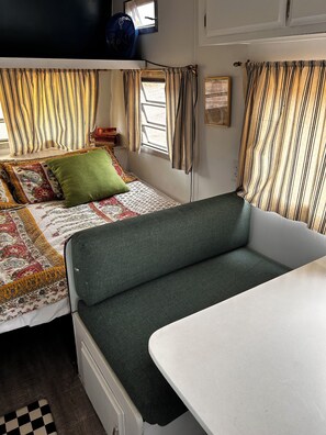 Internet, bed sheets