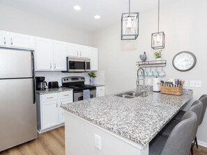 Micro-ondes, four, plaque de cuisson, lave-vaisselle