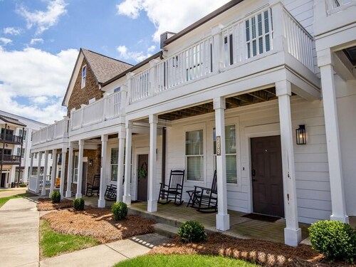 3-bedroom Rowandale Condo with amazing balcony
