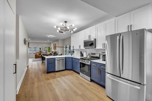 Extended Stay Maywood 4BR Home w/ Pool Table