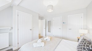 3 bedrooms - Union Road Where Coastal Calm Meets Conscious Living (Cowes)