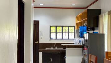 Deluxe-Villa, 2 Schlafzimmer, Balkon, Gartenblick | Gemeinschaftsküche