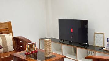 Deluxe Villa, 2 Bedrooms, Balcony, Garden View | Living area