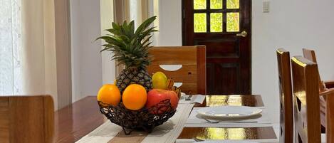 Deluxe Villa, 2 Bedrooms, Balcony, Garden View | Dining room