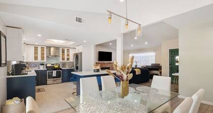 3BR Relaxing Desert Oasis Hot Tub Pool BBQ Games