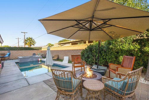 3BR Relaxing Desert Oasis  Hot Tub Pool BBQ Games