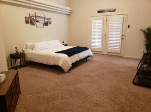 3 habitaciones, tabla de planchar con plancha, wifi y ropa de cama 