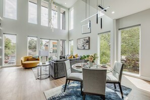 Living area - Luxury Newly Built 4 BR 4 Bath Home w/ Rooftop and Grill! (Dallas)
