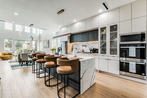 Private kitchen - Luxury Newly Built 4 BR 4 Bath Home w/ Rooftop and Grill! (Dallas)