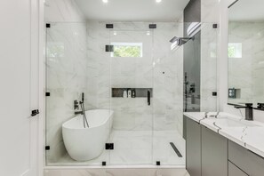 Shower, hair dryer, towels, soap - Luxury Newly Built 4 BR 4 Bath Home w/ Rooftop and Grill! (Dallas)