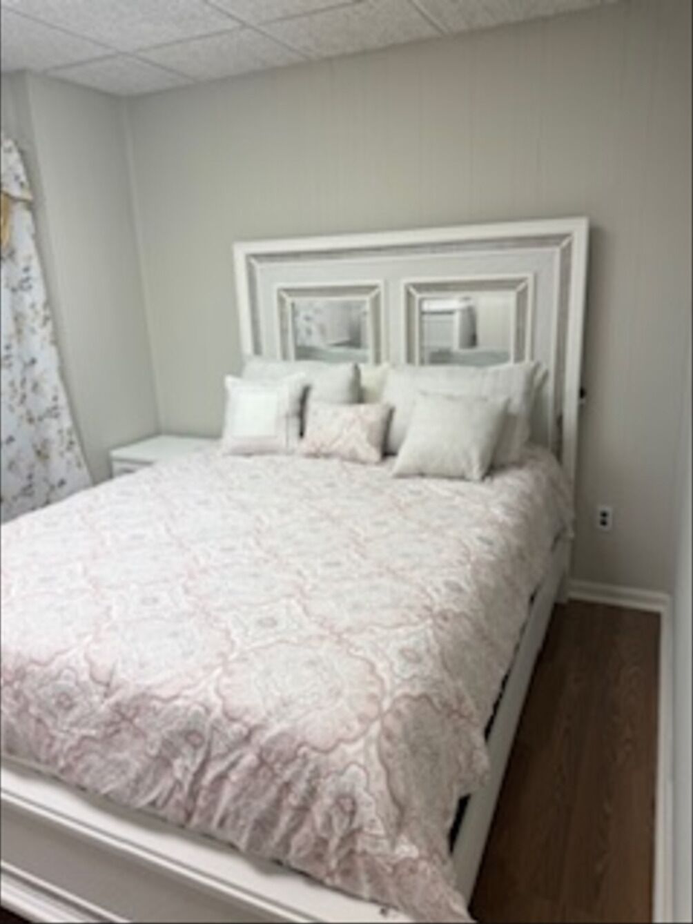 3 bedrooms, iron/ironing board, internet, bed sheets