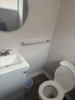 淋浴设施、吹风机、毛巾、肥皂