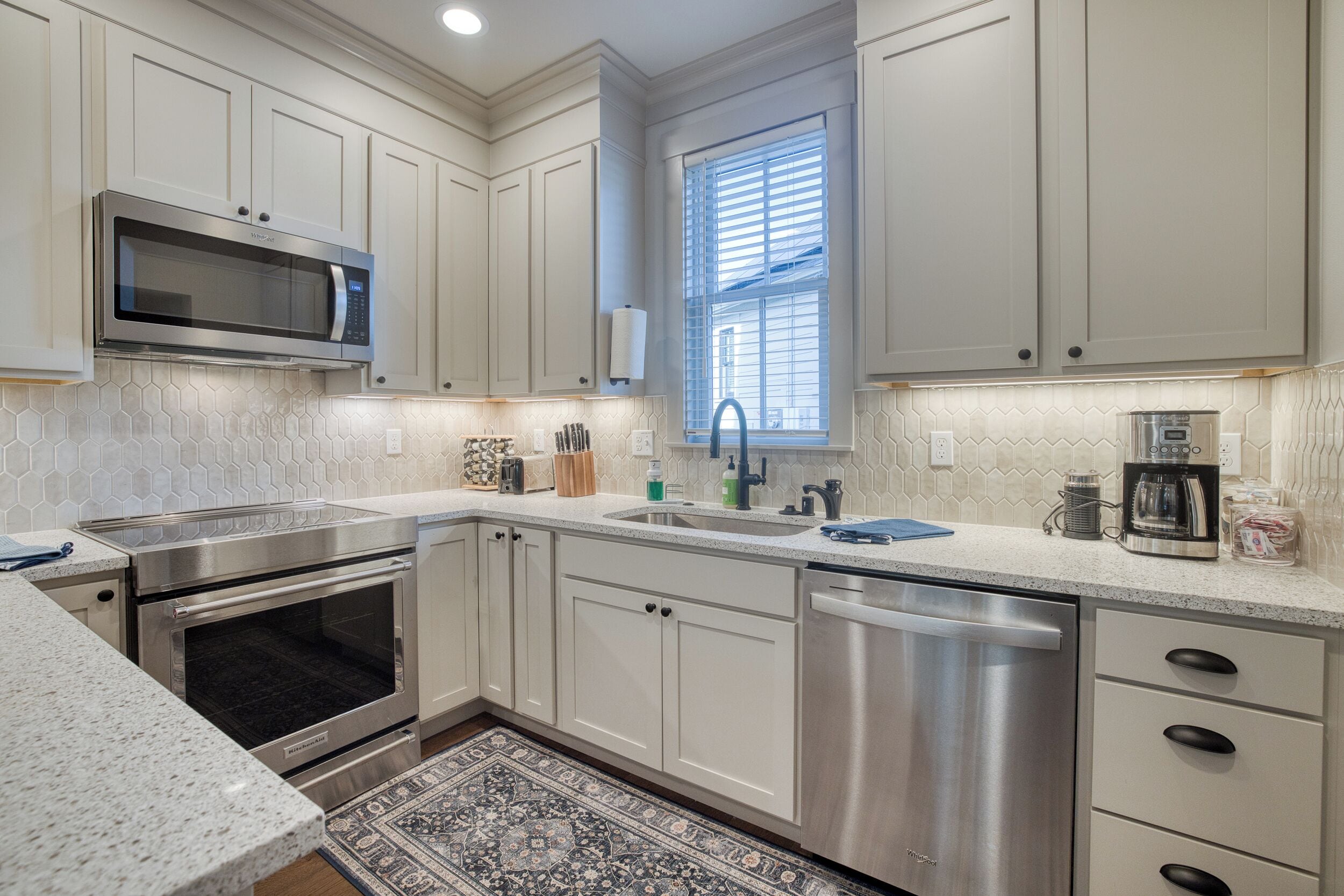 Refrigerador, microondas, horno, placa de cocina