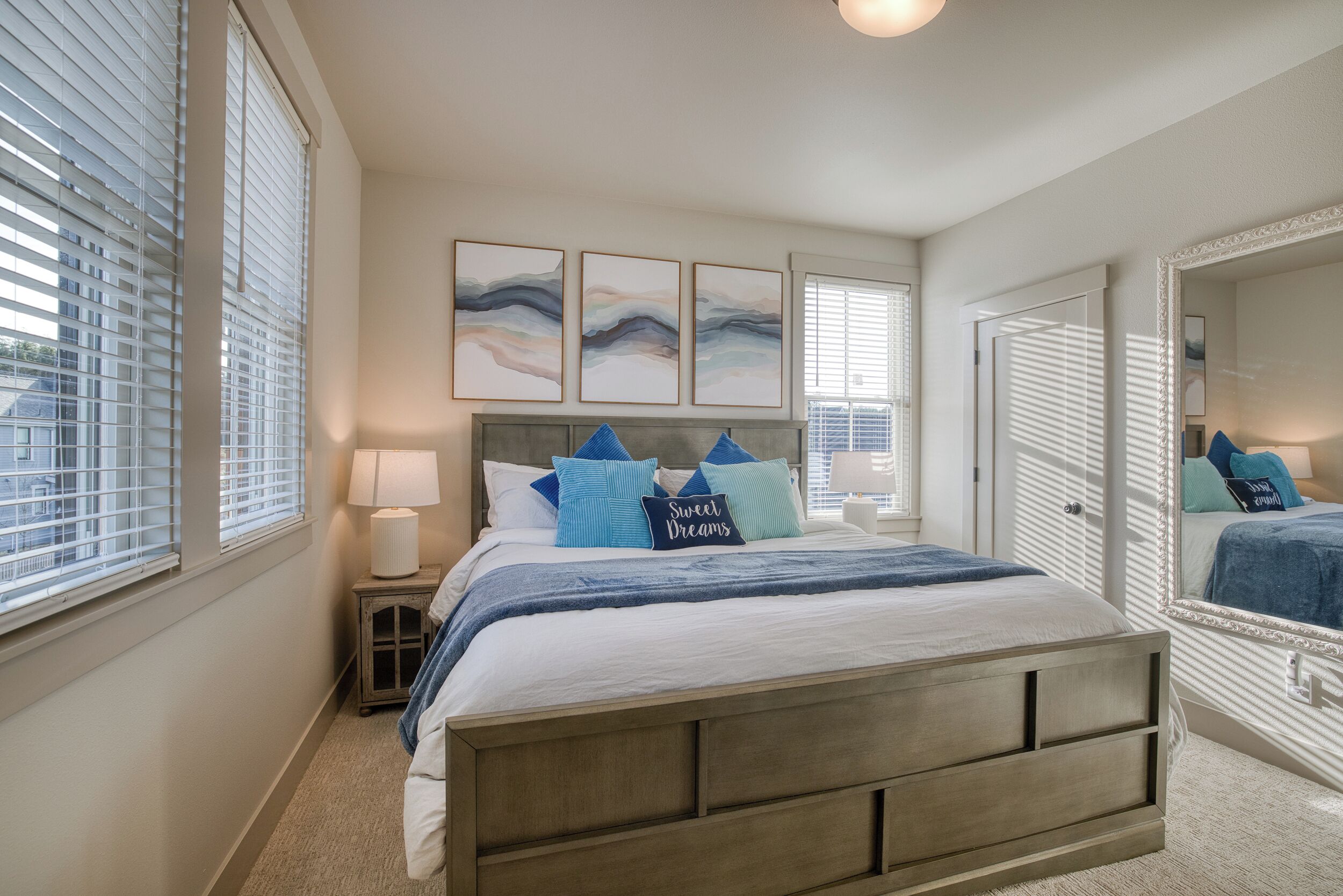 Bügeleisen/Bügelbrett, Reisekinderbett, kostenloses WLAN, Bettwäsche