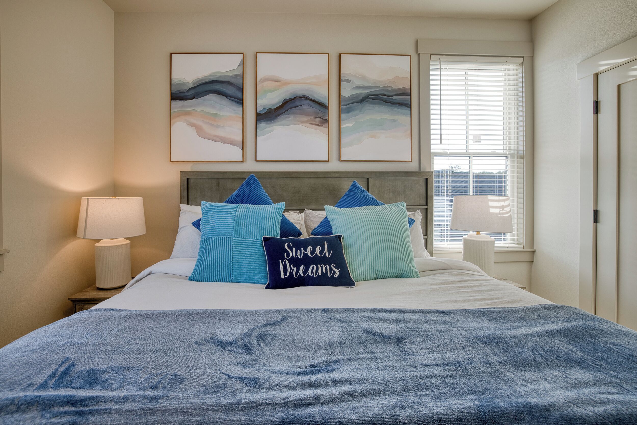 Bügeleisen/Bügelbrett, Reisekinderbett, kostenloses WLAN, Bettwäsche