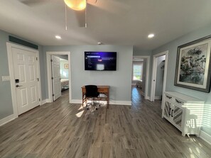 2 bedrooms, iron/ironing board, internet