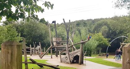 Cosy 1 Bedroom Lakeside Cottage @ Muckno Lodge Self Catering