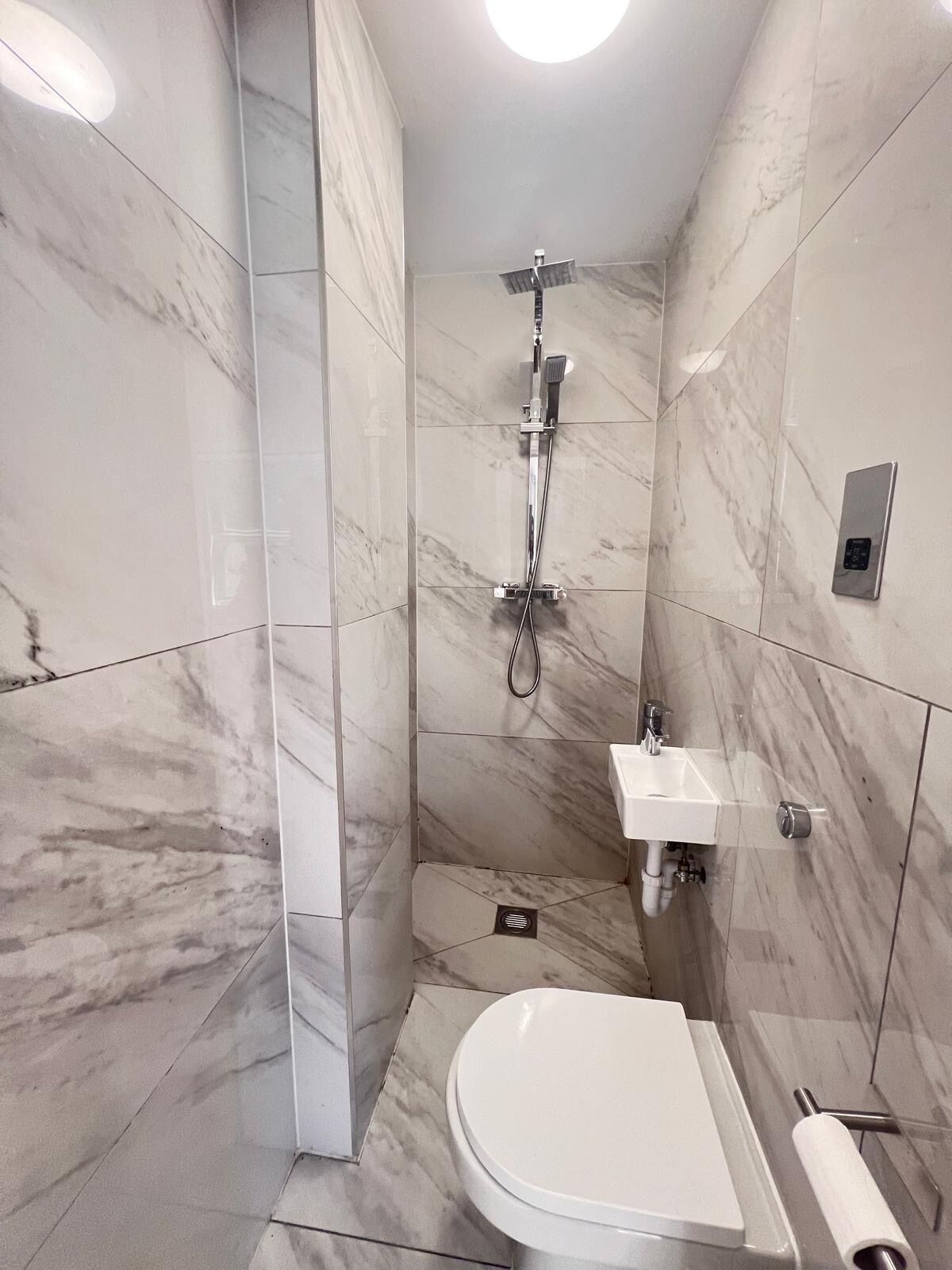 Zimmer, 1 Schlafzimmer, Balkon, Gartenblick | Badezimmer