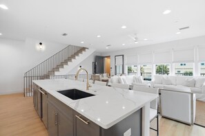 Interior - 🦩Book Me Baby! New 2026 Listing PCB Pet🐶Friendly🦩 (Panama City Beach)