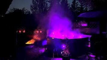 Tina de hidromasaje al aire libre