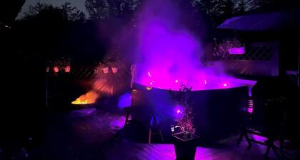 Cheerful forest cabin. Fireplace & Hot tub
