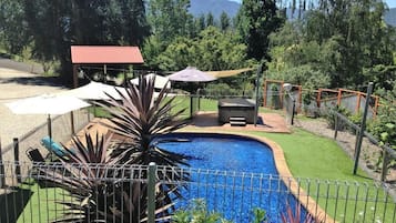 Piscine extérieure (ouverte en saison)