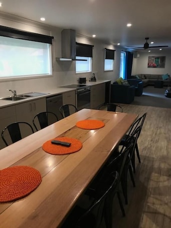 Restauración. Snowview Holiday Units