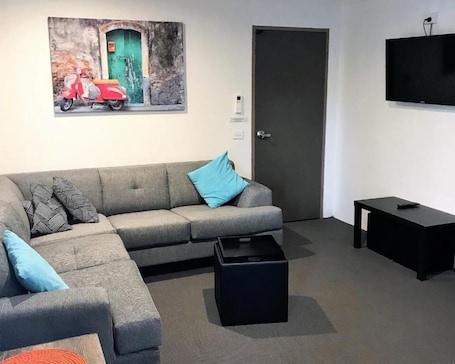 Una televisión. Snowview Holiday Units
