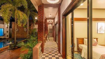 6 bedrooms, iron/ironing board, WiFi, bed sheets