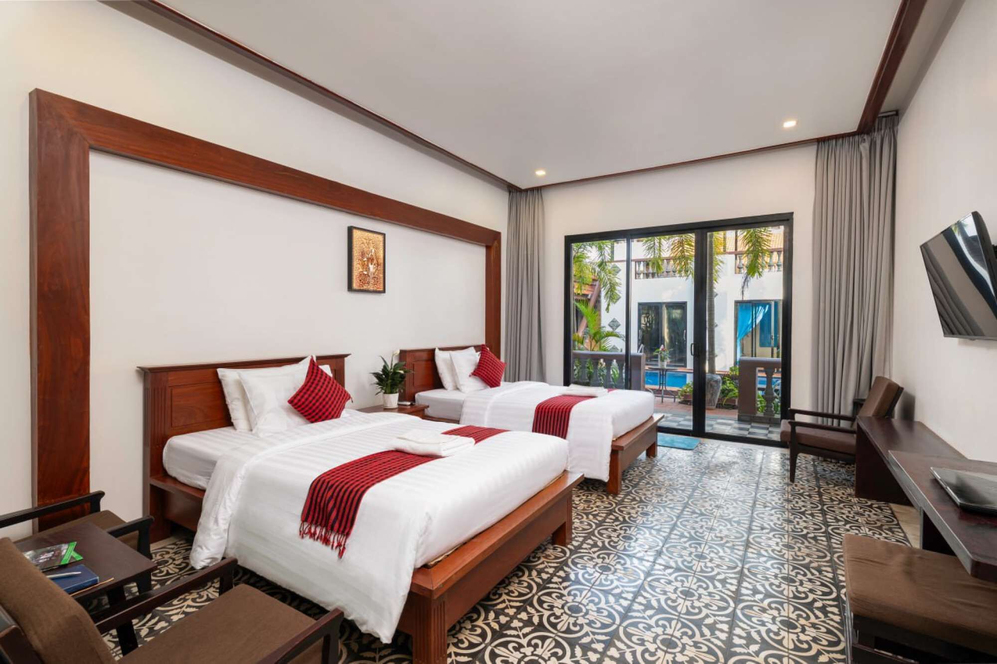 6 slaapkamers, een strijkplank/strijkijzer, wifi, beddengoed