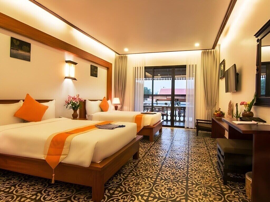 Tabla de planchar con plancha, wifi y ropa de cama 