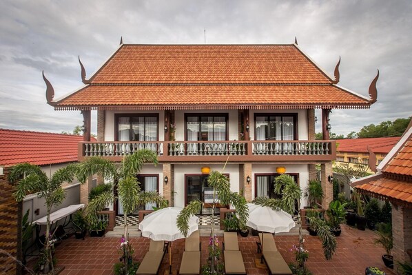 Terrace/patio - 6 Hotel Suites in Amazing Siem Reap with Meditation/yoga/fitnessroom, Pool, AC (Siem Reap)