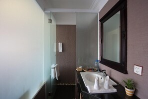 Shower, hair dryer, towels, toilet paper - 6 Hotel Suites in Amazing Siem Reap with Meditation/yoga/fitnessroom, Pool, AC (Siem Reap)
