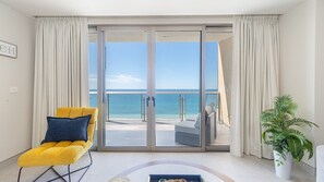 Smart TV, books, stereo - One 1504 – Refined Beach Escape Featuring Striking Beachfront Views (Puerto Peñasco)