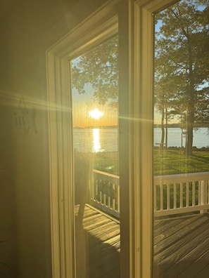 Interior - Gorgeous waterfront getaway with breathtaking sunsets and relaxing (Hallieford)