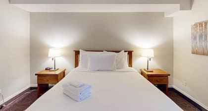 Inviting slopeside condo with fireplace, fast Wi-Fi & walk-to-lift access