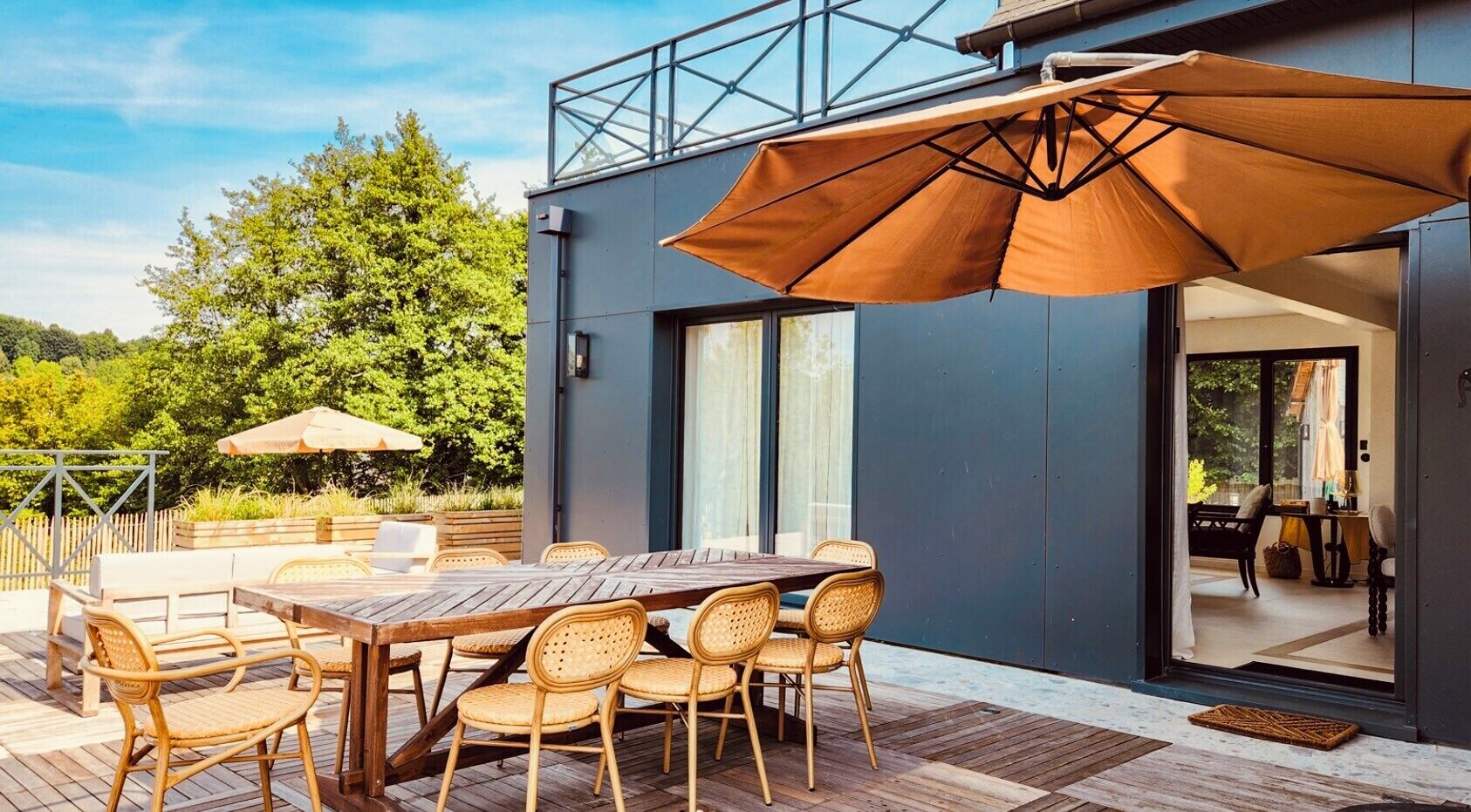 تناول الطعام بالخارج