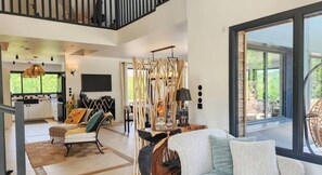 Télévision, table de tennis de table