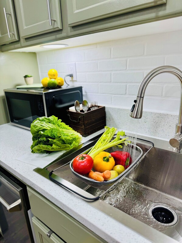 Mikrovågsugn, ugn, spishäll och diskmaskin