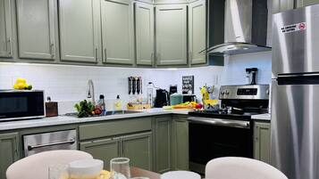 Mikrowelle, Ofen, Herdplatte, Geschirrspüler