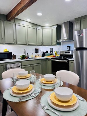 Micro-ondas, fogão, cooktop, lava-louças