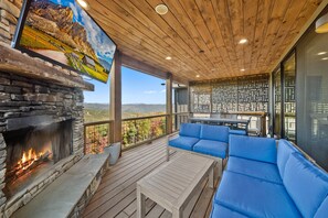 Interior - Rocky Top Retreat - Stunning views, hot tub, dog friendly! (Boone)