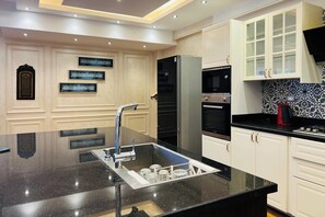 Dupleks, patio, pemandangan kebun | Microwave