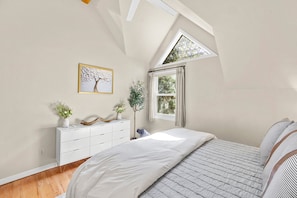 2 bedrooms, iron/ironing board, free WiFi, bed sheets - Eira House | Chic + Cozy, Steps from Main Street & Gondola (Telluride)
