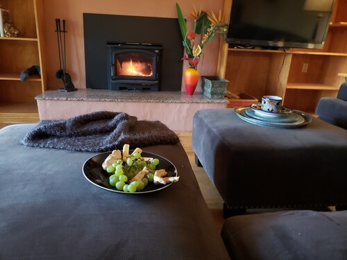 Quiet private garden home 2 queen brms, huge kitchen. Feel right at home.