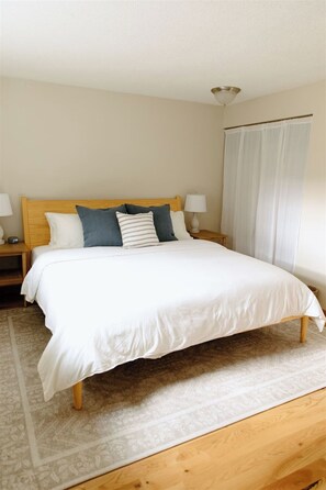 3 bedrooms, iron/ironing board, WiFi, bed sheets