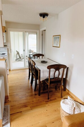 Dining - Willow South Cottage (Moscow)