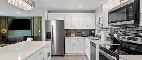 Micro-ondes, four, plaque de cuisson, lave-vaisselle