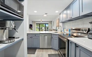 Private kitchen - Beautiful Updates - Relaxing Views - Close to Pool (Naples)